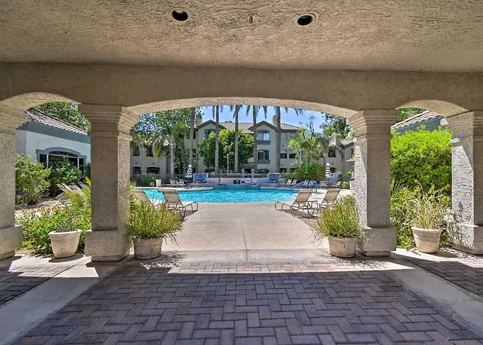 Balcony + Pools! Snowbird Retreat In * Scottsdale